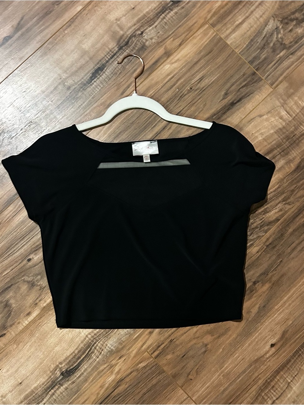 Black Short Sleeve Cropped Women's Top